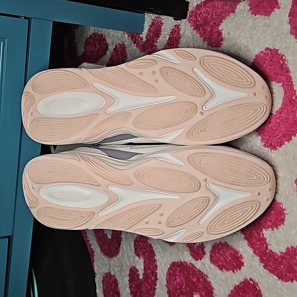 Adidas Ozelle Running Shoes - Picture 3 of 7